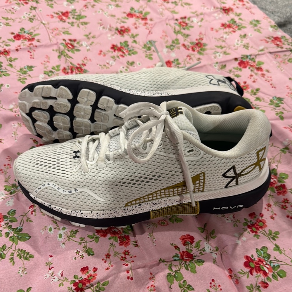 Under Armour White and Black Athletic Shoes with Breathable Design